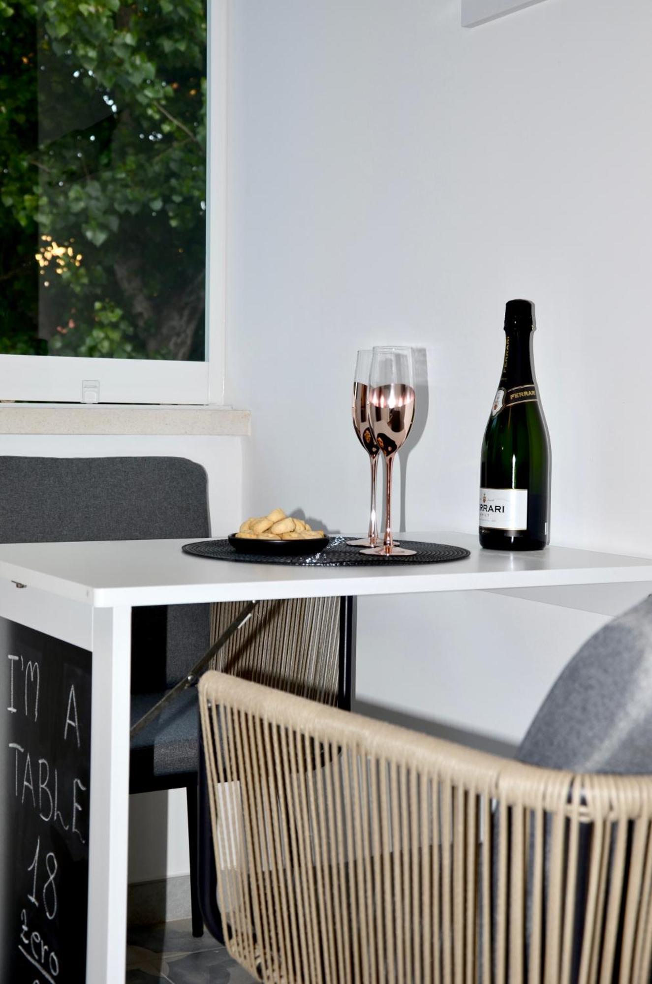 18Zero2 Luxury Rooms Bari Eksteriør billede