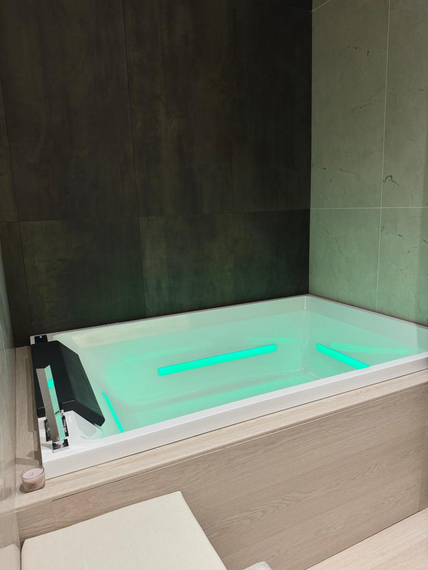 18Zero2 Luxury Rooms Bari Eksteriør billede