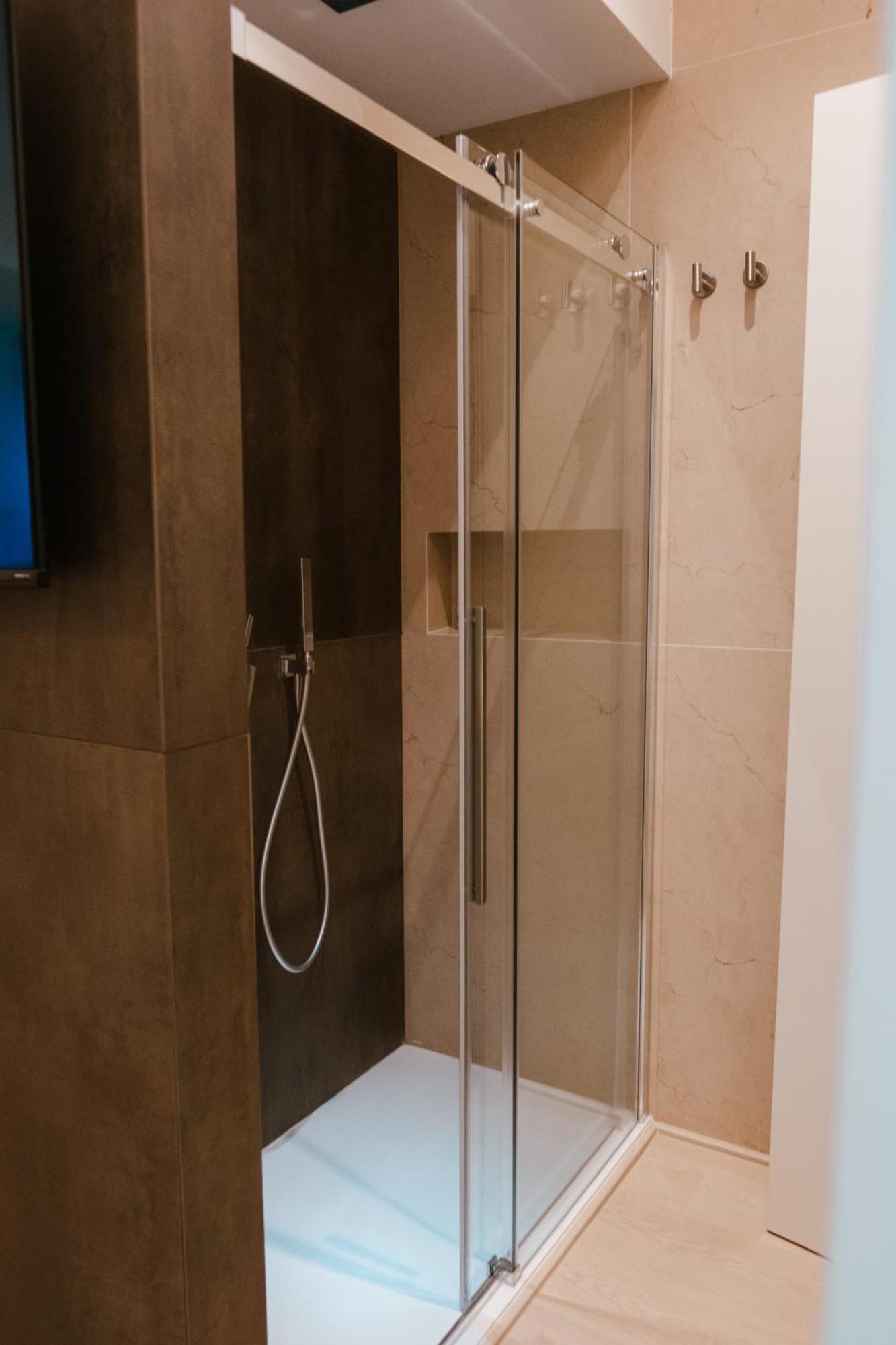 18Zero2 Luxury Rooms Bari Eksteriør billede